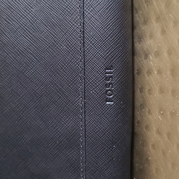 NEW Fossil Black 100% Leather iPad Zip Around Tech Easel Case SL4801 $95 - Picture 3 of 8
